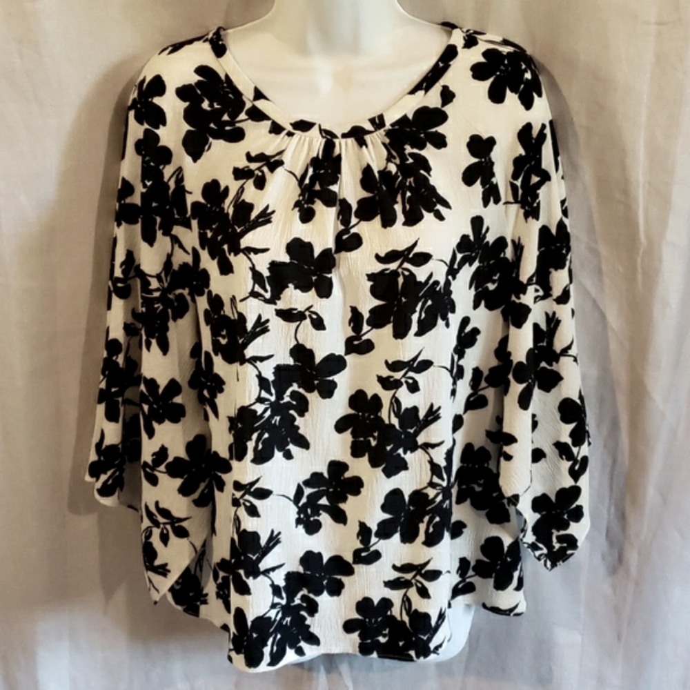 Vince Camuto Off-White and Black Flowy Blouse